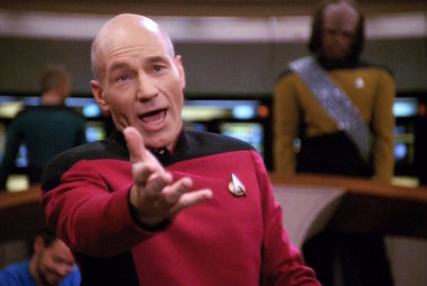 Star-Trek-Menage-a-Troi-Captain-Picard-Patrick-Stewart-600x402-1.jpg